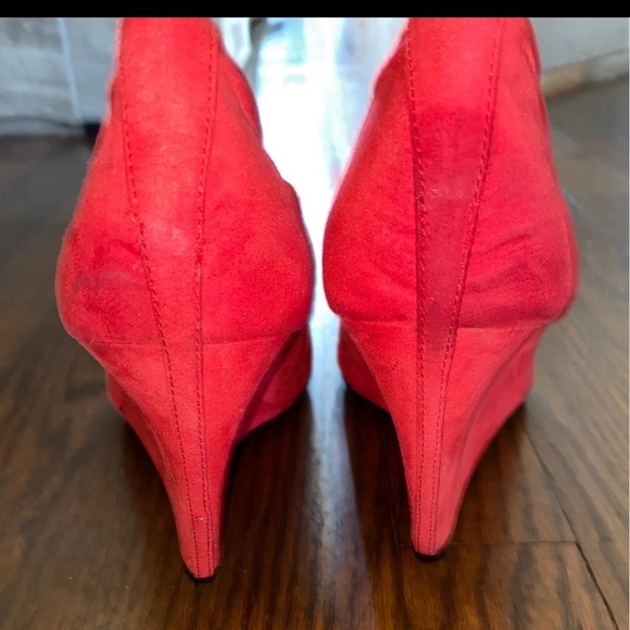Express faux suede red shoes size 9 - Picture 10 of 10